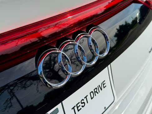 Used 2020 Audi Q8 Prestige image 11