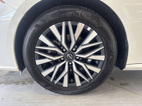 Used 2025 Nissan Altima 2.5 SV FWD image 31