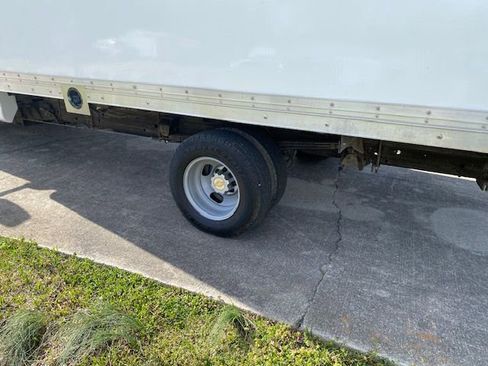 Used 2018 Chevrolet Express 3500 w/ Driver Convenience Package image 7