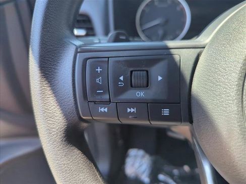 Used 2024 Nissan Rogue SV FWD image 12