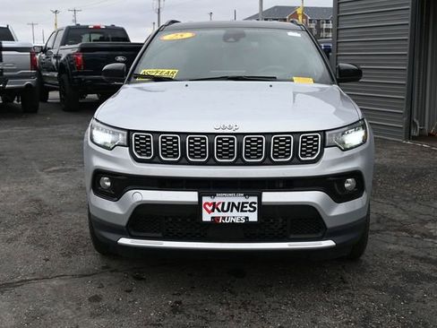 Used 2025 Jeep Compass Limited image 12