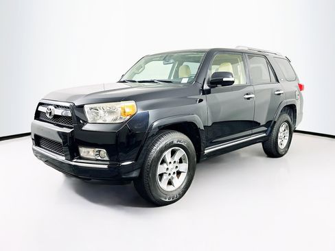Used 2013 Toyota 4Runner SR5 w/ Convenience Pkg image 3