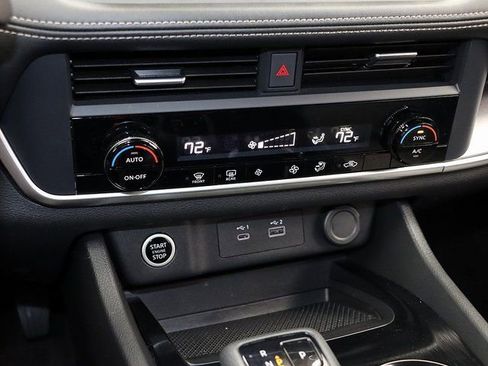 Used 2023 Nissan Rogue SV image 18