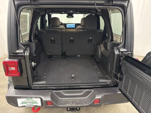 Used 2025 Jeep Wrangler Unlimited Rubicon w/ Technology Group image 26