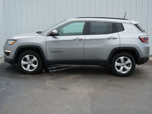 Used 2018 Jeep Compass Latitude w/ Cold Weather Group AWD/4WD image 3