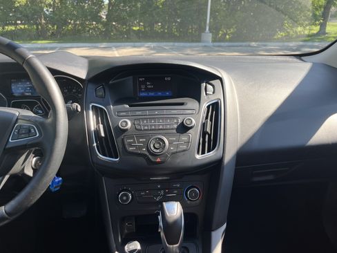 Used 2015 Ford Focus SE w/ Equipment Group 201A FWD image 14