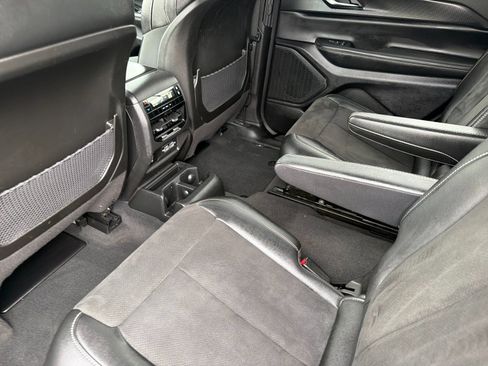 Used 2023 Jeep Grand Cherokee L Laredo AWD/4WD image 14