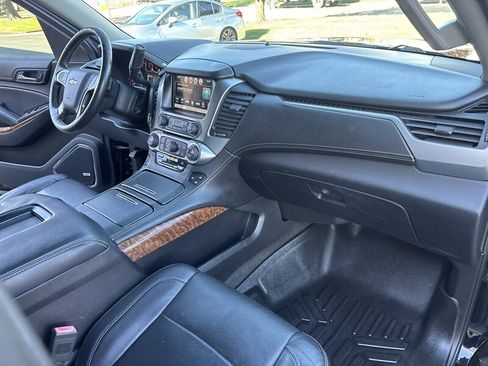 Used 2015 Chevrolet Suburban LTZ RWD image 36