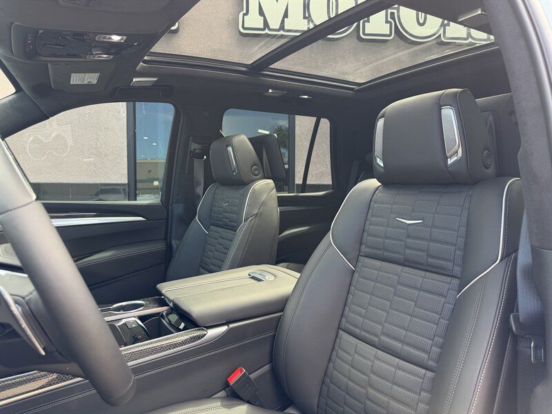 Used 2026 Cadillac Escalade V w/ LPO, ONYX Package AWD/4WD image 9