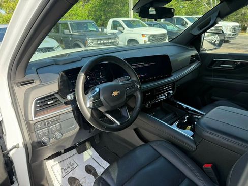 Used 2025 Chevrolet Tahoe LT AWD/4WD image 3