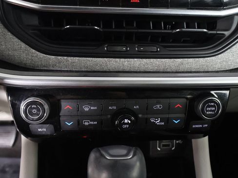 Used 2023 Jeep Compass Latitude w/ Sun and Sound Group AWD/4WD image 42