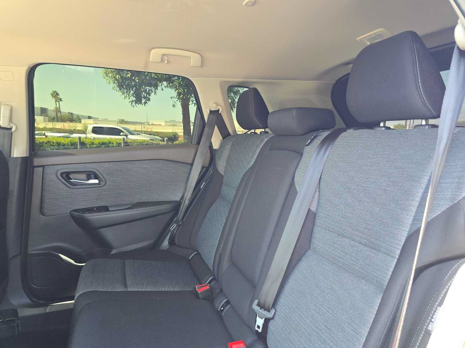 Used 2023 Nissan Rogue SV FWD image 17