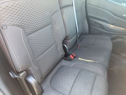 Used 2019 GMC Acadia SLE image 20