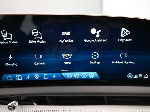 New 2025 Cadillac Optiq Sport 2 w/ LPO, ONYX Package image 11