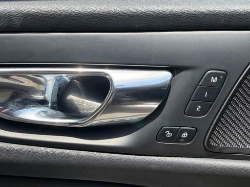 Used 2019 Volvo S60 T6 Momentum w/ Multimedia Package AWD/4WD image 19