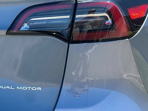 Used 2024 Tesla Model Y Long Range AWD/4WD image 27