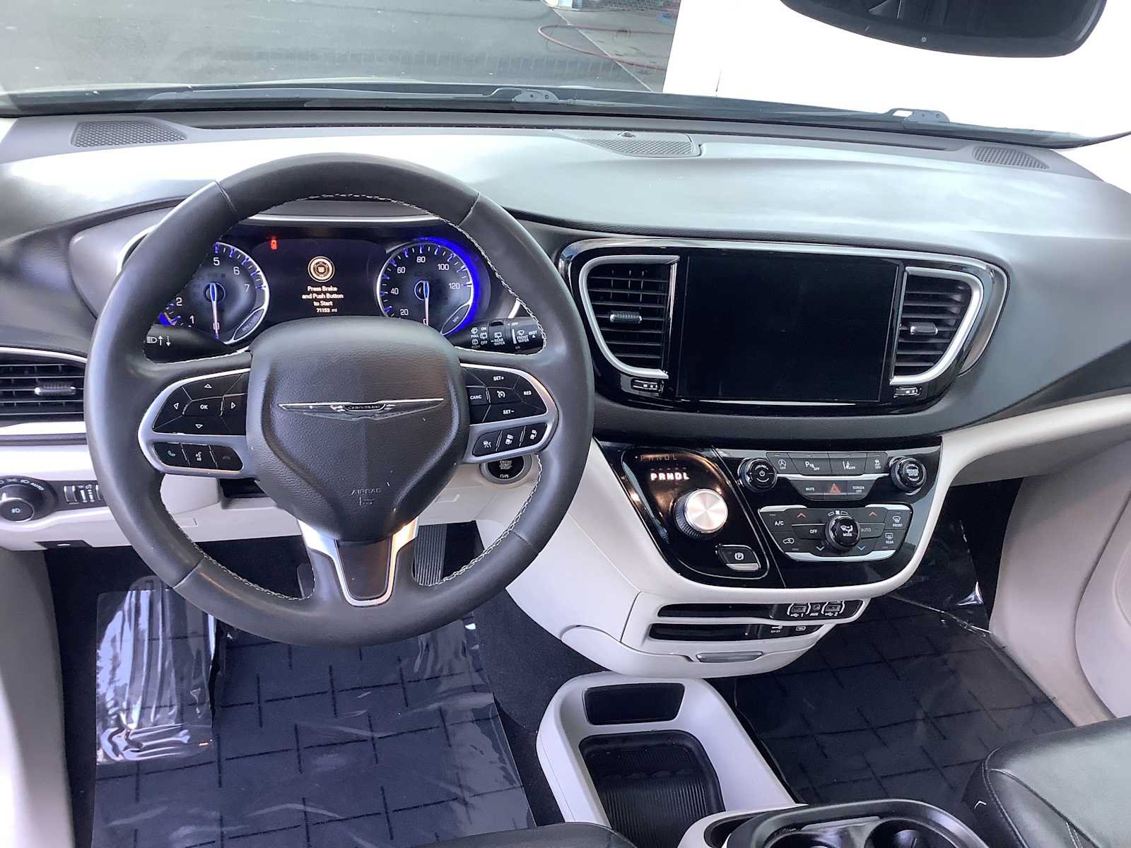 Used 2022 Chrysler Pacifica Touring-L FWD image 10