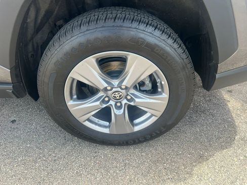 Used 2022 Toyota RAV4 LE AWD/4WD image 16