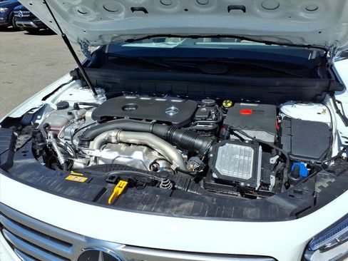 Used 2026 Mercedes-Benz GLB 250 4MATIC image 9