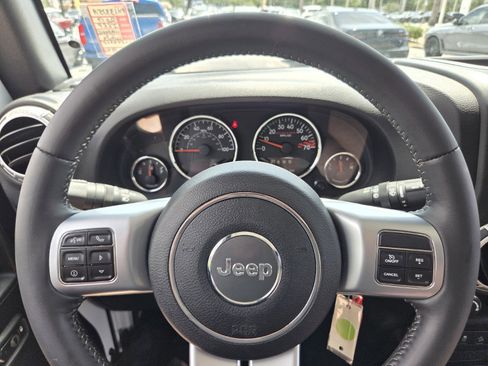 Used 2017 Jeep Wrangler Unlimited Rubicon AWD/4WD image 27