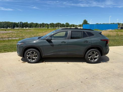 New 2026 Chevrolet Trax LT w/ LT Convenience Package FWD image 6