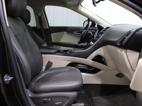 Used 2020 Lincoln Nautilus Reserve w/ Equipment Group 201A image 32