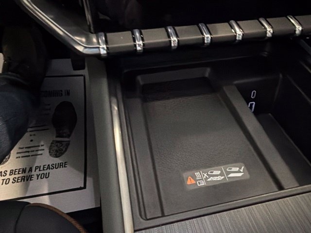 Used 2026 GMC Acadia AT4 w/ LPO, Floor Liner Package AWD/4WD image 31