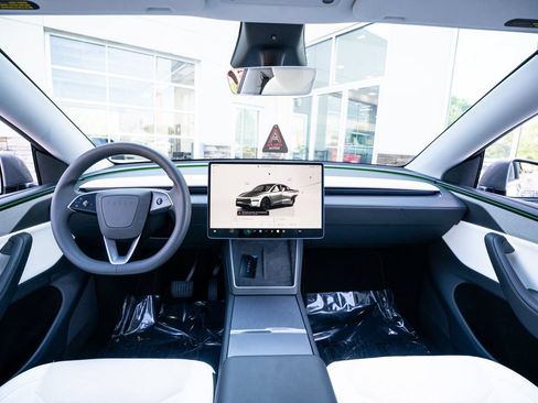 Used 2026 Tesla Model Y Long Range AWD/4WD image 46