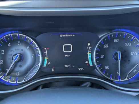 Used 2023 Chrysler Pacifica Touring-L image 30