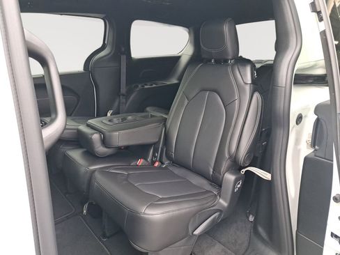 New 2026 Chrysler Pacifica Select image 14
