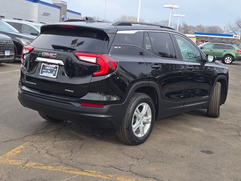 Used 2024 GMC Terrain SLE w/ Driver Convenience Package image 13