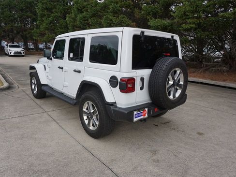 Used 2022 Jeep Wrangler Unlimited Sahara w/ Cold Weather Group image 23