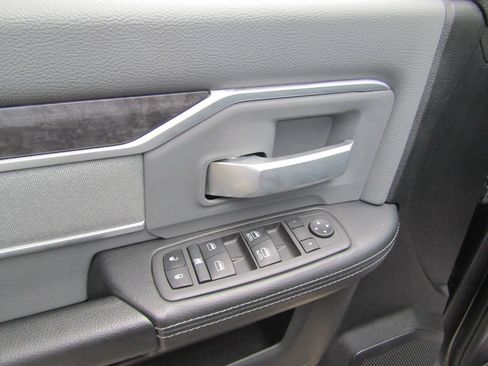 Used 2022 RAM 2500 Big Horn AWD/4WD image 18