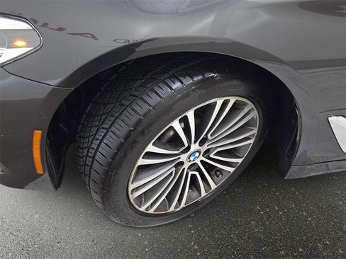 Used 2017 BMW 540i xDrive image 31