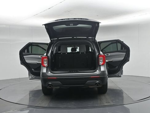 Certified 2023 Ford Explorer XLT w/ Equipment Group 202A RWD image 39