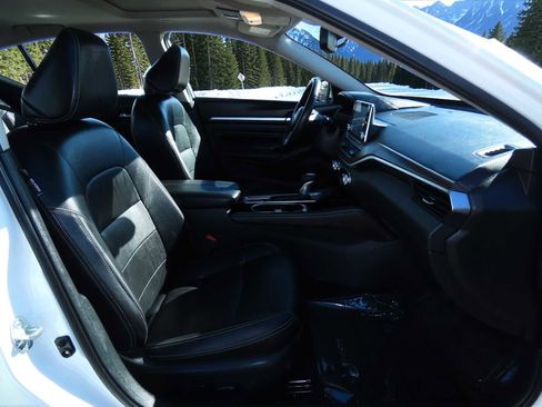 Used 2020 Nissan Altima 2.0 Platinum image 21