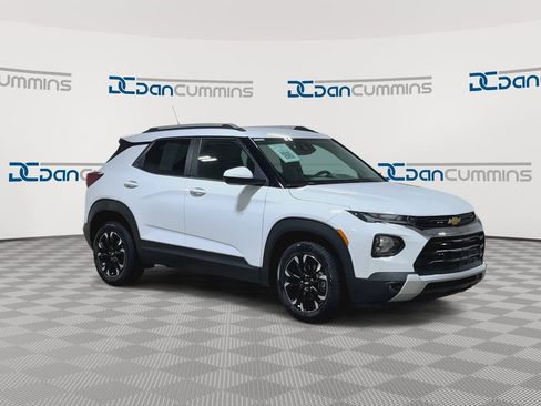 Used 2022 Chevrolet TrailBlazer LT w/ Convenience Package FWD image 2
