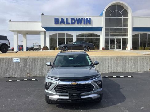 Used 2025 Chevrolet TrailBlazer LT image 2