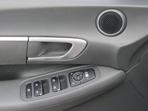 Used 2022 Hyundai Sonata SE image 11