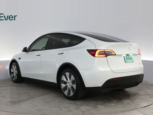 Used 2023 Tesla Model Y Long Range image 17