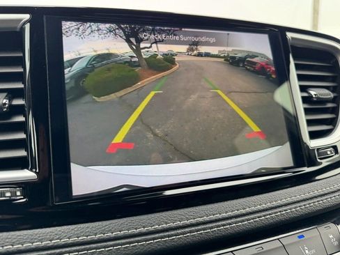 Used 2025 Chrysler Pacifica Limited FWD image 23