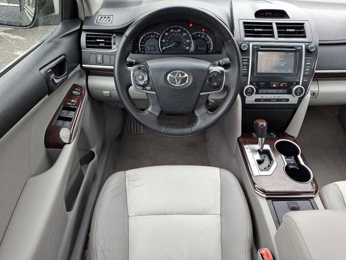 Used 2012 Toyota Camry XLE w/ Leather Pkg FWD image 11