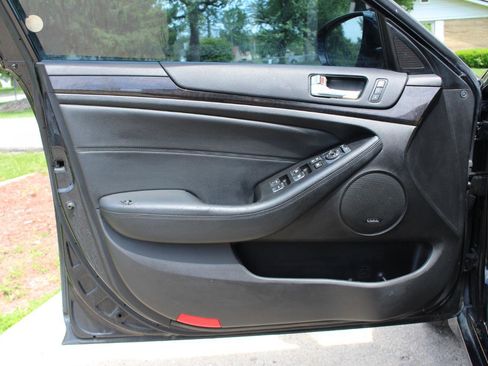 Used 2014 Kia Cadenza Premium w/ Technology Package FWD image 12