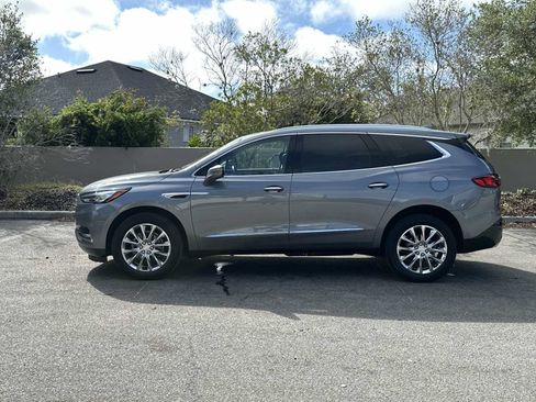 Used 2021 Buick Enclave Essence w/ Sound and Sites Package AWD/4WD image 3