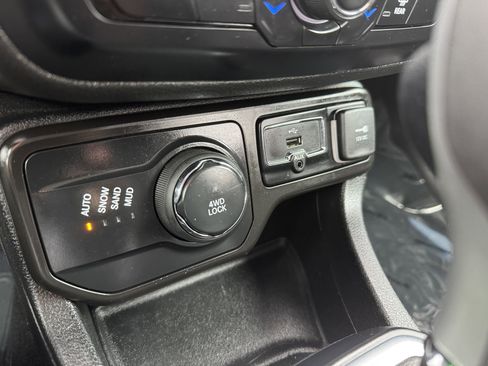 Used 2019 Jeep Renegade Sport w/ Sport Appearance Group image 8