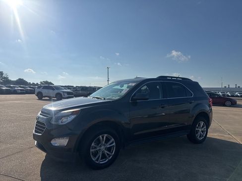 Used 2017 Chevrolet Equinox LT FWD image 9