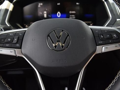 Certified 2023 Volkswagen Tiguan SE FWD image 17
