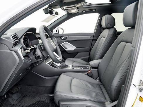 Certified 2025 Audi Q3 2.0T Premium Plus w/ Premium Plus Package image 8