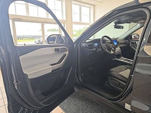 Used 2024 Ford Explorer XLT w/ Equipment Group 202A AWD/4WD image 11