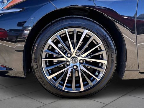 Used 2025 Lexus ES 350 w/ Premium Package image 11